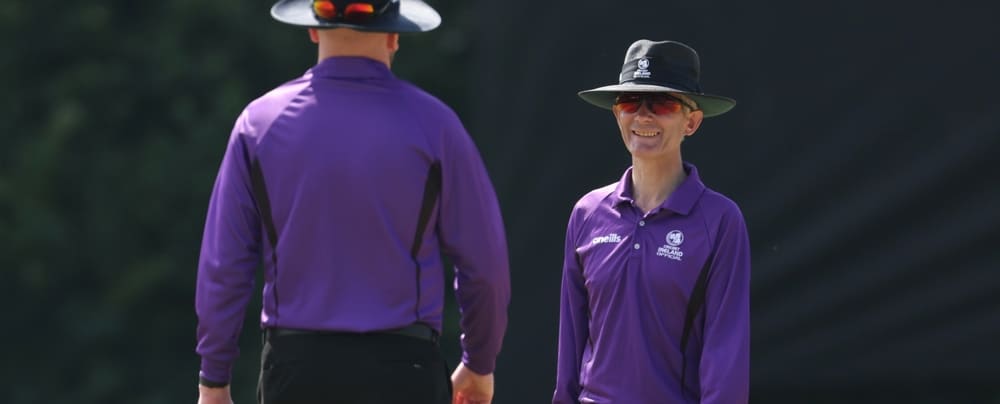 umpires meeting mid-pitch