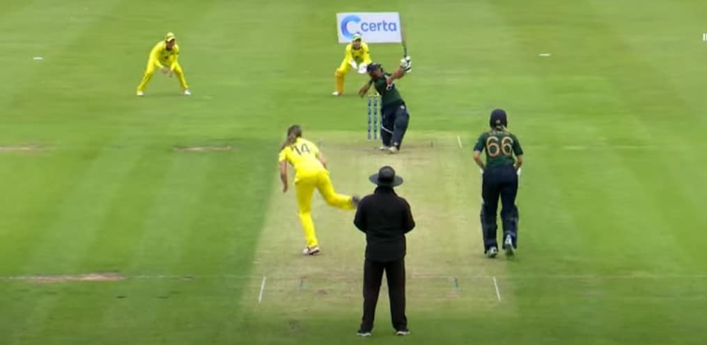 Amy Hunter 50 v Australia